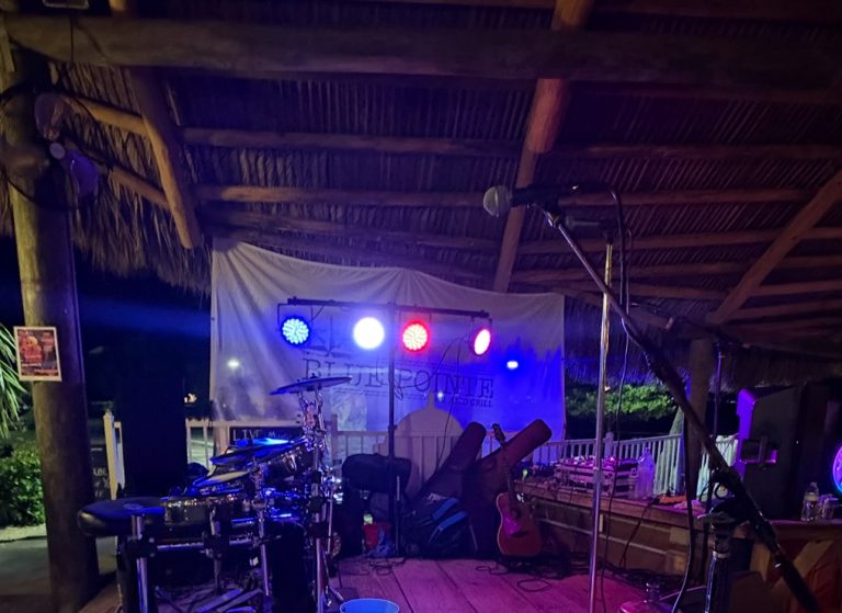 Blue Pointe Bar and Grill