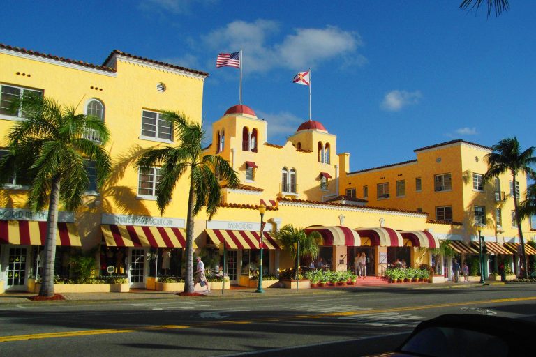 The Colony Hotel & Cabana Club